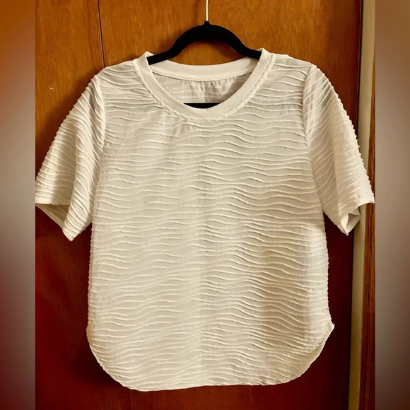 2/$15 - Textured Cream Short Sleeve Blouse - Large - Picture 3 of 8